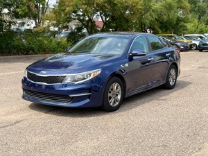 lot 17 image: 2016 KIA OPTIMA LX TURBO 2 Owner (NO RESERVE)