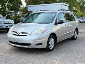 lot 25 image: 2009 TOYOTA SIENNA LE 7 Passenger (NO RESERVE)