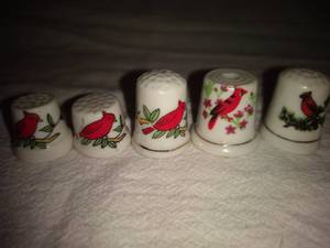 lot 62 image: 5 Ceramic Bird Thimbles All Red Birds