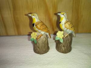 lot 71 image: 2 Ceramic Lefton Snow Birds Thimbles