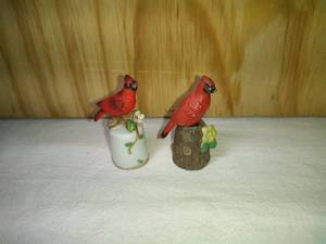 lot 72 image: Lefton and Enesco Ceramic Cardinal Thimbles