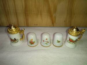 lot 79 image: 2 Enesco Sleigh and 2 Holiday Thimbles