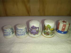 lot 96 image: 5 Home and Patriot Ceramic Thimbles