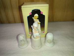 lot 99 image: 2 Precious Moments and 1 Purr-fect Grandma Thimbles