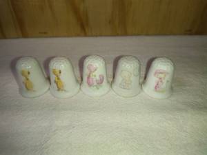 lot 100 image: 5 Precious Moments Thimbles