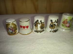 lot 102 image: 4 Ceramic CouplesLove and 1 Sutherland Counting Couple Thimbles