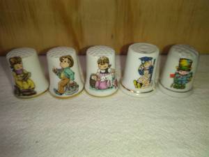lot 103 image: 5 Ceramic Children Thimbles