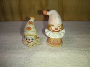 lot 107 image: 2 Enesco Clown Thimbles