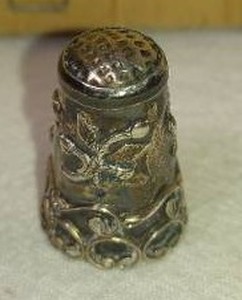 lot 111 image: Antique Sterling Silver Thimble. Tested