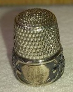 lot 120 image: Antique Sterling Silver Thimble. Tested