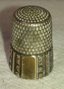 lot 122 image: Antique Sterling Silver Thimble. Tested