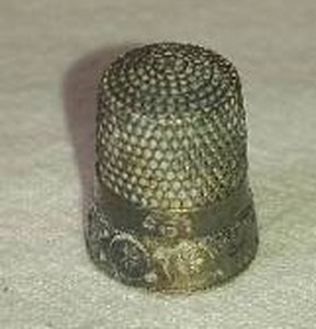 lot 123 image: Antique Sterling Silver Thimble. Tested