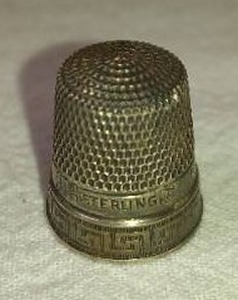 lot 124 image: Antique Sterling Silver Thimble. Tested