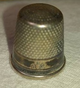 lot 129 image: Antique Sterling Silver Thimble. Tested