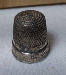 lot 133 image: Antique Sterling Silver Thimble. Tested