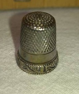 lot 134 image: Antique Sterling Silver Thimble. Tested