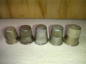 lot 135 image: 5 Fancy Mixed MetalAlloy Thimbles