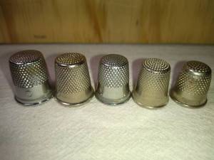 lot 141 image: 5 Fancy Mixed MetalAlloy Thimbles