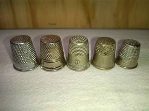 lot 143 image: 5 Fancy Mixed MetalAlloy Thimbles