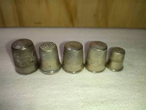 lot 145 image: 5 Fancy Mixed MetalAlloy Thimbles