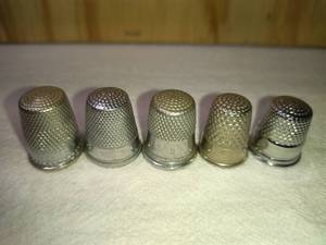 lot 149 image: 5 Fancy Mixed MetalAlloy Thimbles