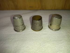 lot 162 image: 1 Simmons Nickel Silver, 1 Ornate and 1 Tailors Thimble