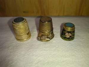lot 171 image: 1 Magnet Top, 1 Needle Holder and 1 Small Cloissone Thimbles