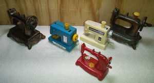 lot 221 image: Diecast & Plastic Toy Sewing Machines with Movement