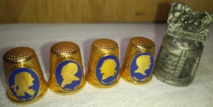 lot 176 image: 4 President Plaque, 1 Pewter Mt .Rushmore Thimbles