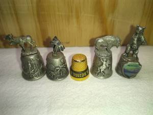 lot 194 image: 5 Best Quality Pewter Souvenir Thimbles