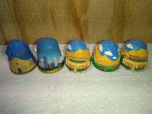 lot 207 image: 3 Wall Drug Ceramic, Seattle and Alamo Thimbles