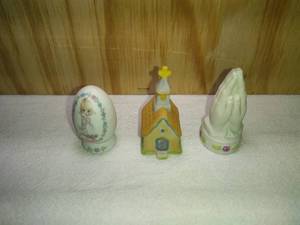 lot 211 image: 2 Enesco Faith Thimbles 1 Precious Moments The Lord is My Shepard
