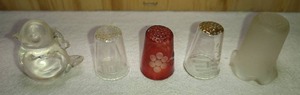 lot 217 image: 5 Etched Glass, Frosted Glass and Hanging Glass Bird Thimbles