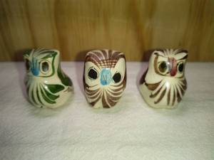 lot 205 image: 3 Mexican Tonale Ceramic Owl Thimbles