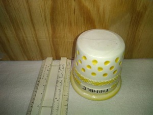 lot 87 image: Large Ceramic Yellow Desk Thimble