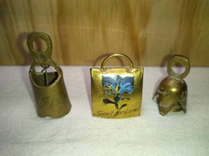lot 212 image: 3 Bell Thimbles Brass, Cowbell labelled Switzerland and a Tiny Bell