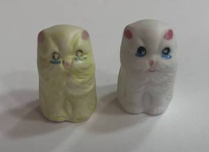 lot 35 image: 2 Bisque Cat Shape Thimbles