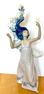 lot 1 image: Lladro Inspiration Millennium 6569 Porcelain Figurine 1998 - Milky Way
