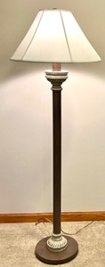 lot 258 image: Traditional Floor Lamp with Shade and Ornate Base
