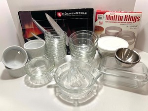 lot 179 image: Kitchenware Collection with Glass Mixing Bowls, Muffin Rings, Ramekins, and Cutlery Set