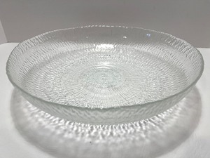 lot 208 image: Arcoroc Clear Textured Glass Serving Bowl