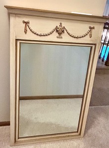 lot 54 image: Vintage Wall Mirror with Decorative Urn and Swag Motif