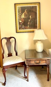 lot 55 image: Traditional Henredon Side Table, Queen Anne Style Chair, Art Print, and Stiffel Table Lamp Set