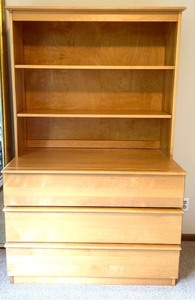 lot 75 image: Wooden Dresser with 3 Drawers and Open Bookshelf Hutch