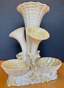 lot 77 image: Belleek Porcelain Shell and Coral Vase Centerpiece