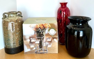 lot 80 image: Collection of 3 Decorative Vases and Penelope Candelaria Centerpiece Set