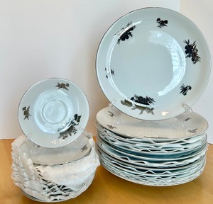 lot 87 image: Seyei Fine China Hand Painted Dinnerware Set with Floral Motif