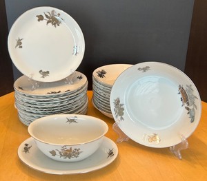 lot 88 image: SEYEI China Fine Hand Painted 387 Nagoya Japan Dinnerware Set