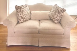 lot 127 image: Daytons Upholstered Loveseat with Neutral Patterned Accent Pillows #1