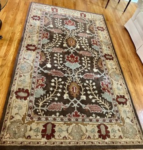 lot 132 image: Traditional Wool Area Rug with Floral Pattern